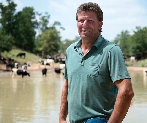Zoenen op de boerderij in Boer Zoekt Vrouw