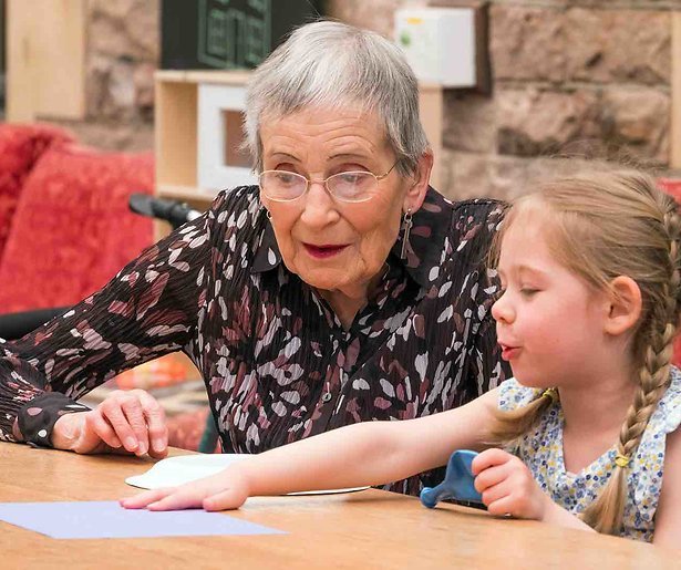 Omroep MAX maakt programma over bejaarden en kleuters