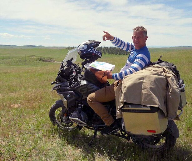 Nieuw reisprogramma emotioneert Waldemar Torenstra: 'Schrijnend om die kapotgemaakte samenlevingen te zien'