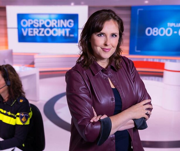 Avondje tv kijken eindigt in ritje naar politiebureau dankzij Opsporing Verzocht