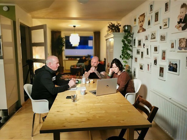 Ongehoord boze buren in Opstandelingen