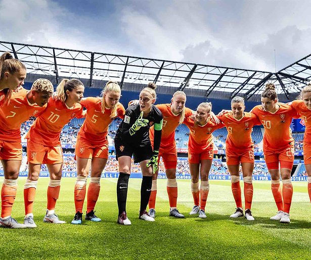 De TV van gisteren: 1,6 miljoen voor eerste wedstrijd voetbalvrouwen 