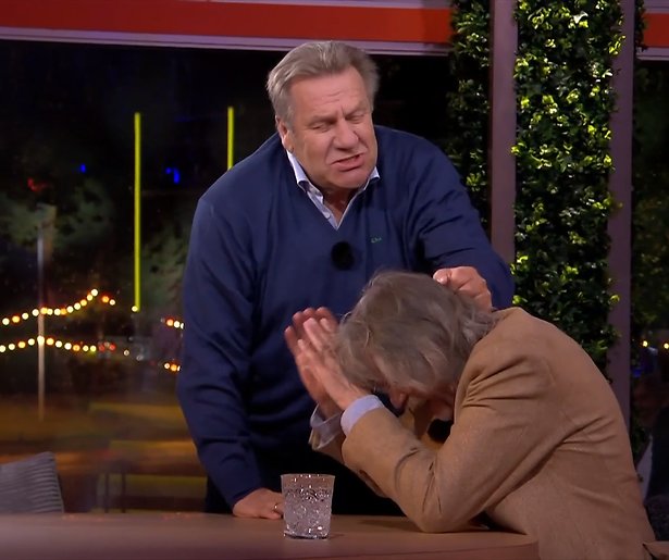 Jan Boskamp pakt Johan Derksen aan in De Oranjezomer