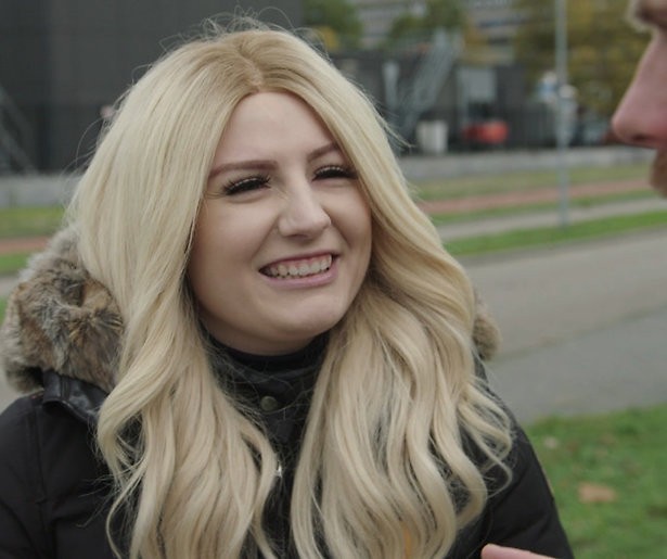 Fabienne krijgt weer lang haar