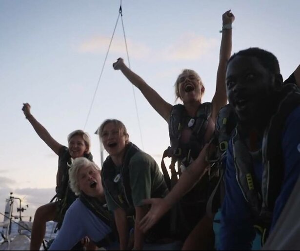 De TV van gisteren: Kijkers nemen afscheid van Over De Oceaan, deelnemers zetten voet aan wal