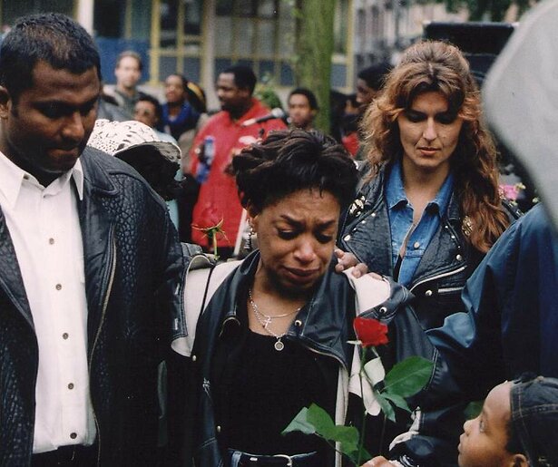 Edu Nandlal vertelt in Over Leven over de rampvlucht van 1989