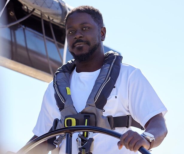 André Dongelmans raakt kijkers met zijn openhartige verhaal over racisme in Over De Oceaan