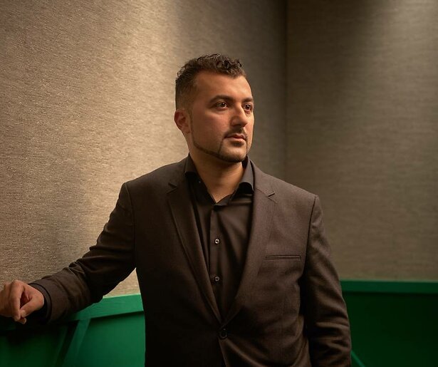 Özcan Akyol maakt namen van nieuw seizoen De Geknipte Gast bekend