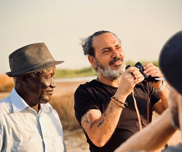 Kefah Allush leert alles over de verschillende stammen in Gambia in Oases