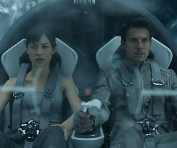 Tom Cruise redt de wereld in spannende sf-actiefilm Oblivion