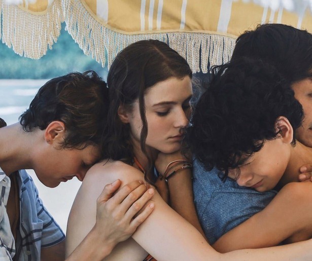 Gael García Bernal raakt zijn jeugdigheid razendsnel kwijt in thriller Old