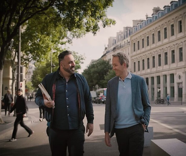 Sinan Can bewondert de kunst van textiel in Onbekend en Wereldberoemd: Gebroeders van Lymborch