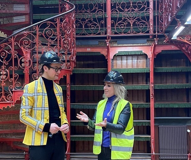 Lilian Marijnissen neemt Splinter Chabot mee naar haar oude werkkamer in Ondertussen aan de Hofvijver