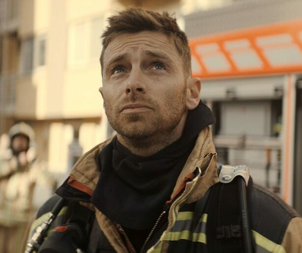 Vlaamse dramareeks Onder Vuur met Louis Talpe in augustus op Netflix