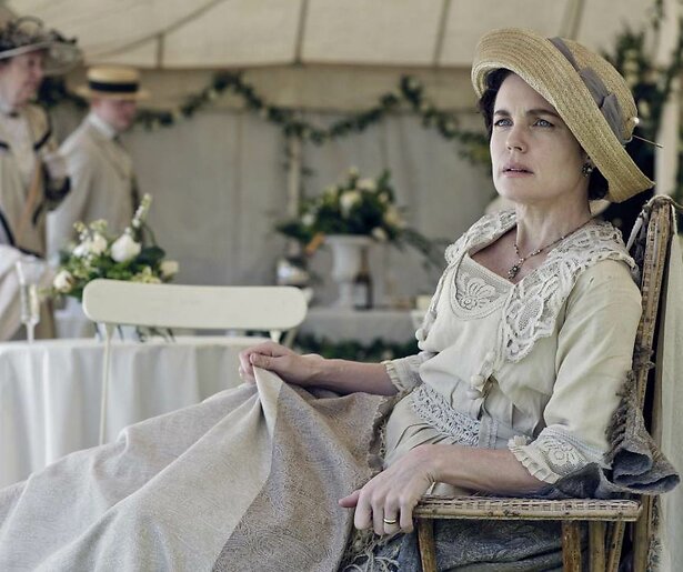 Elizabeth McGovern moet dealen met een ongeplande zwangerschap in Downton Abbey