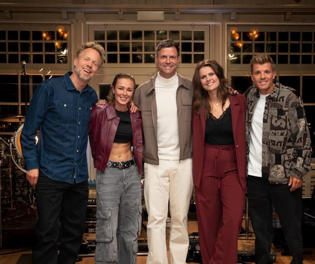 Diggy Dex, SERA, Mell en Jaap Reesema ruilen van liedje in Onvergetelijke Liedjes