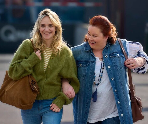 Carola maakt plannen om alleen op vakantie te gaan in Oogappels