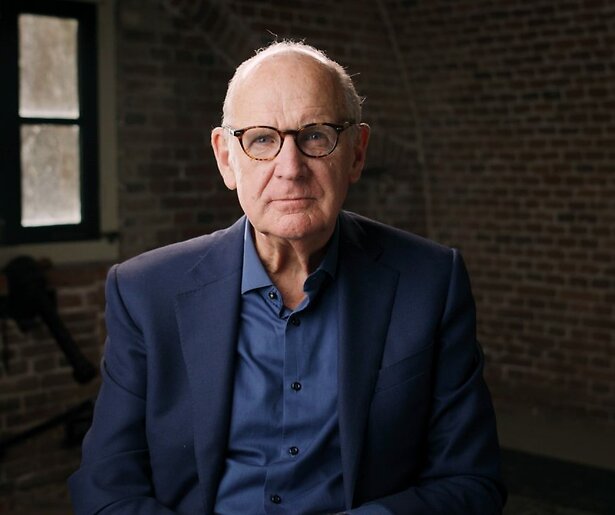 Philip Freriks vertelt over zijn nieuwe programma Oorlogsalbums: 'Net een soort CSI'