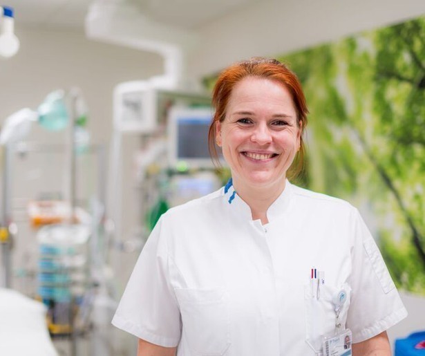 Art-assistent Sanne maakt zich grote zorgen om een patiënt in Op de Spoed