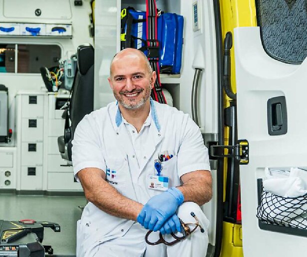 Gor Khatchikyan neemt wat röntgenfoto's onder de loep in nieuwe aflevering Op de Spoed
