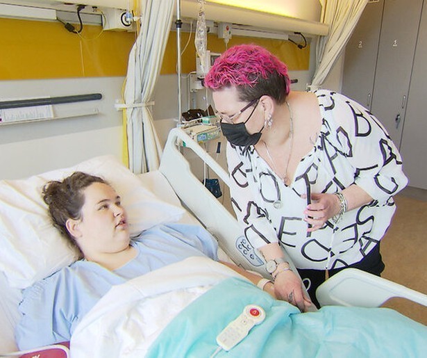 Eline kan na buikwandcorrectie eindelijk in bikini