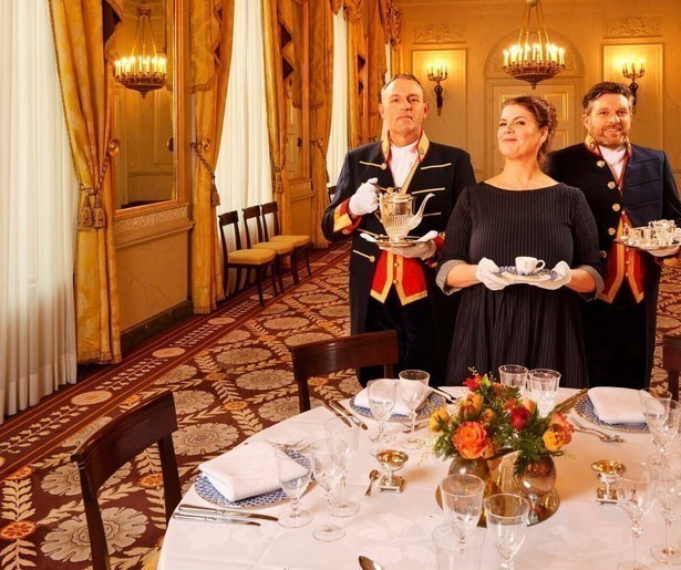 Yvette van Boven steekt de handen uit de mouwen in Oranje Van Boven - De Keukens van de Koning