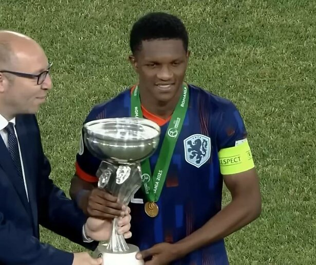 De TV van gisteren: Kijkers ergeren zich kapot aan Ziggo Sport-commentator tijdens finale Oranje onder 19 