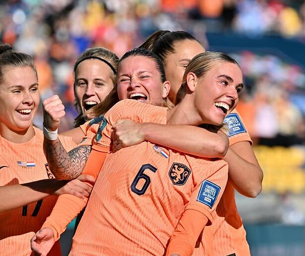 De Oranjeleeuwinnen strijden tegen de Engelsen in strijd om Nations League