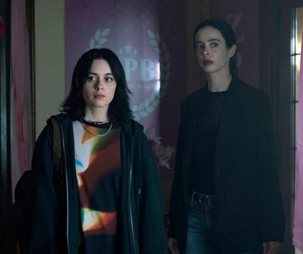 Lucy en Jules willen antwoorden over hun verleden in Orphan Black: Echoes