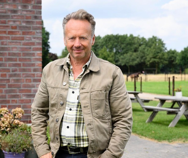 Joris Linssen blikt samen met de hoofdrolspelers terug in slot Out of Office