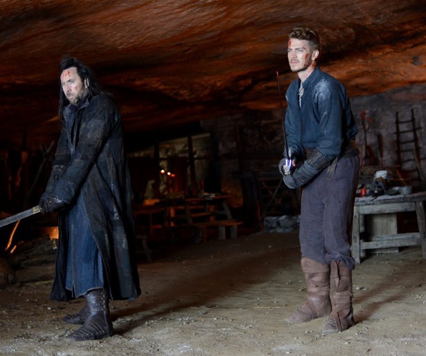 Nicolas Cage biedt de helpende hand in een keiharde strijd in Outcast