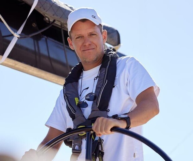 De kapitein daagt Kees Tol uit in Over de Oceaan