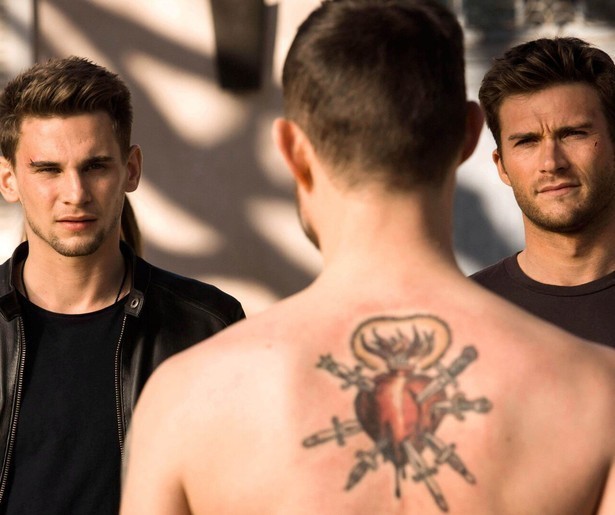 Scott Eastwood en Freddie Thorp krijgen Simon Abkarian achter zich aan in Overdrive