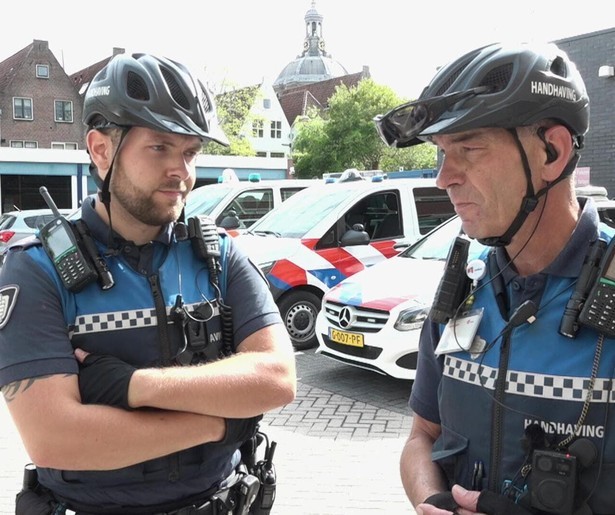De handhavers pakken zwartrijders aan in Overtreders