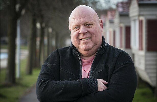 Video: Peter Gillis valt in het water tijdens kanoën