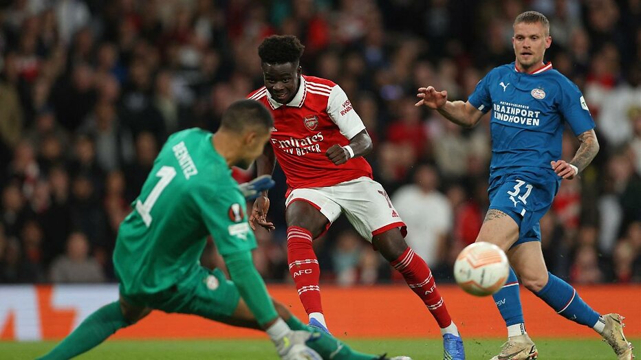 Middenvelder Bukayo Saka (Arsenal) & keeper Walter Benitez (PSV) Middenvelder Bukayo Saka (Arsenal) & keeper Walter Benitez (PSV)