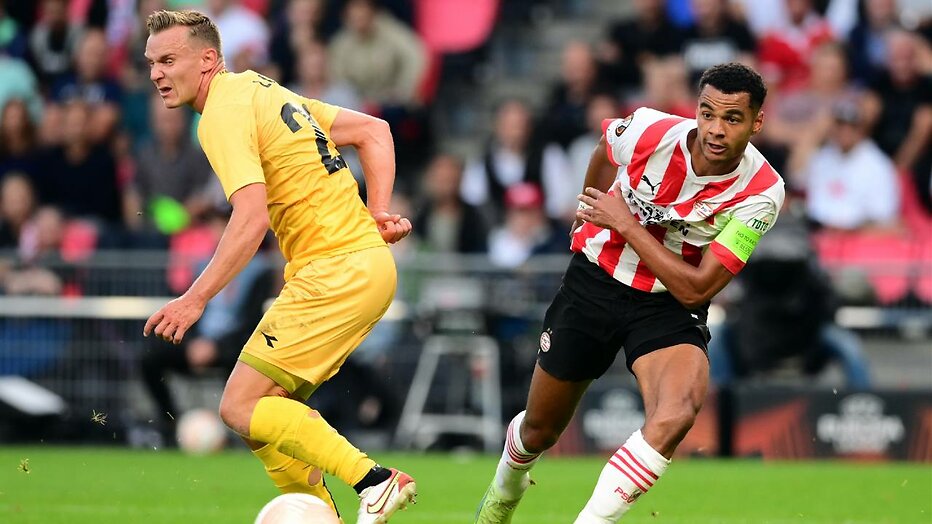 Marius Lode (FK Bodø/Glimt) en Cody Gakpo (PSV) Marius Lode (FK Bodø/Glimt) en Cody Gakpo (PSV)