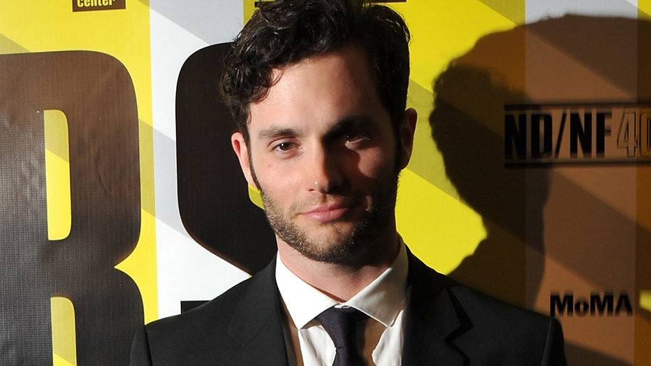 Penn Badgley verklapt komst van derde seizoen You