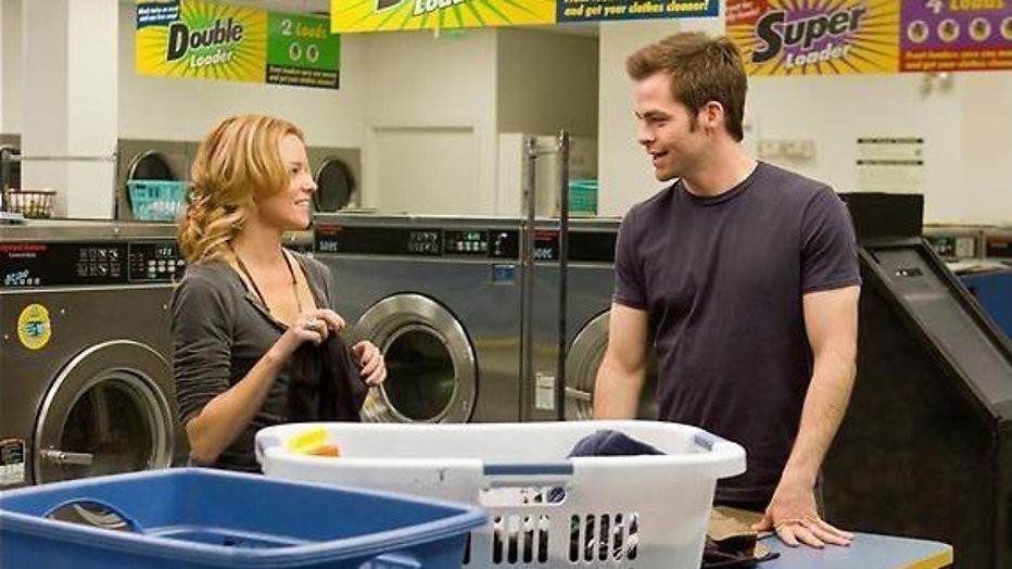 Blijkt Chris Pine ineens een zus te hebben in People Like Us