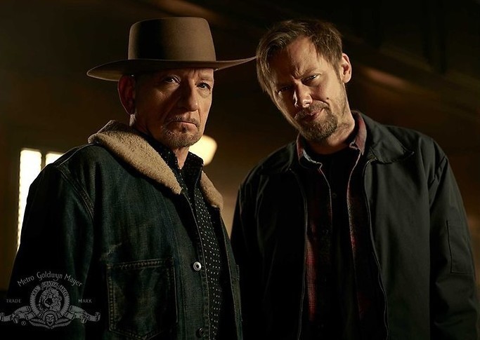 Jimmi Simpson en Terry O'Quinn