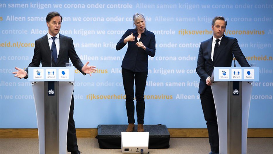 Rutte en De Jonge en een gebarentolk