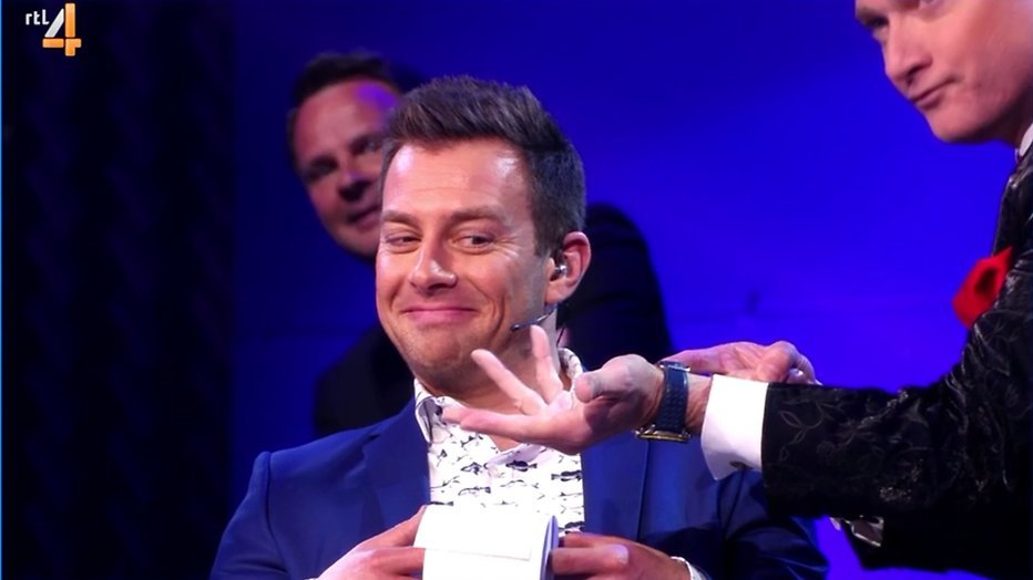 Videosnack: Peter & Ronald ontgoochelen Dan Karaty Videosnack: Peter & Ronald ontgoochelen Dan Karaty