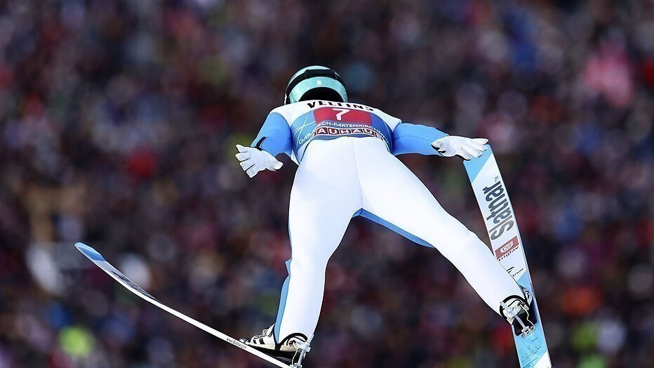 Peter Prevc tijdens het skischansspringen in 2024