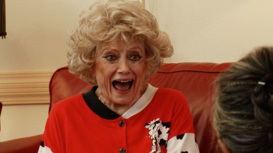 Legendarische Amerikaanse komiek Phyllis Diller overleden Legendarische Amerikaanse komiek Phyllis Diller overleden