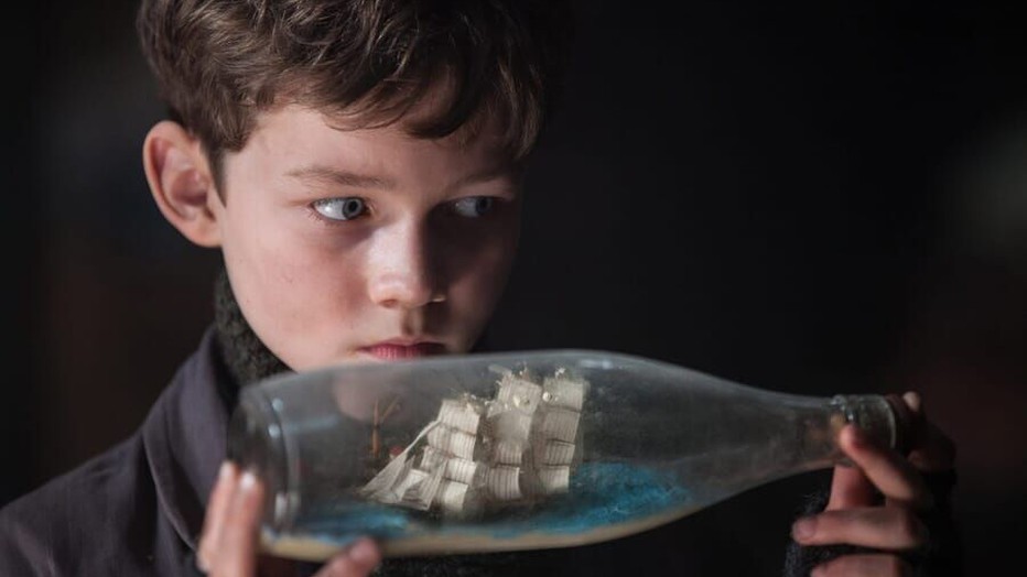 Levi Miller als Peter Pan in Pan