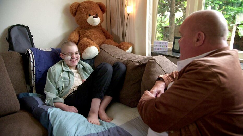 Paul de Leeuw en Myrthe in Niet Klein te Krijgen