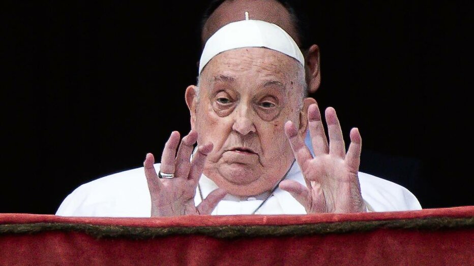Paus Franciscus bij laatste Urbi et Orbi. Paus Franciscus bij laatste Urbi et Orbi.