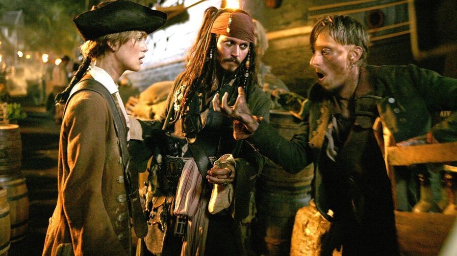 Keira Knightley en Johnny Depp in Pirates of the Caribbean: Dead Man's Chest