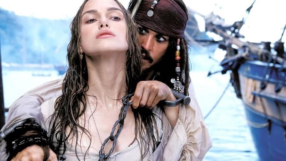 Johnny Depp en Keira Knightley in Pirates of the Caribbean: The Curse of the Black Pearl