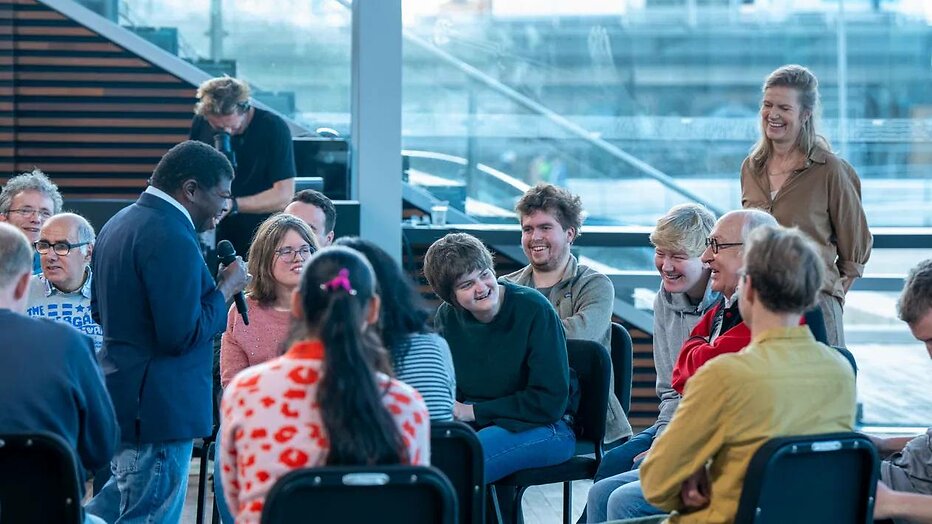 Youp van 't Hek in Een Buitengewoon Gesprek Youp van 't Hek in Een Buitengewoon Gesprek